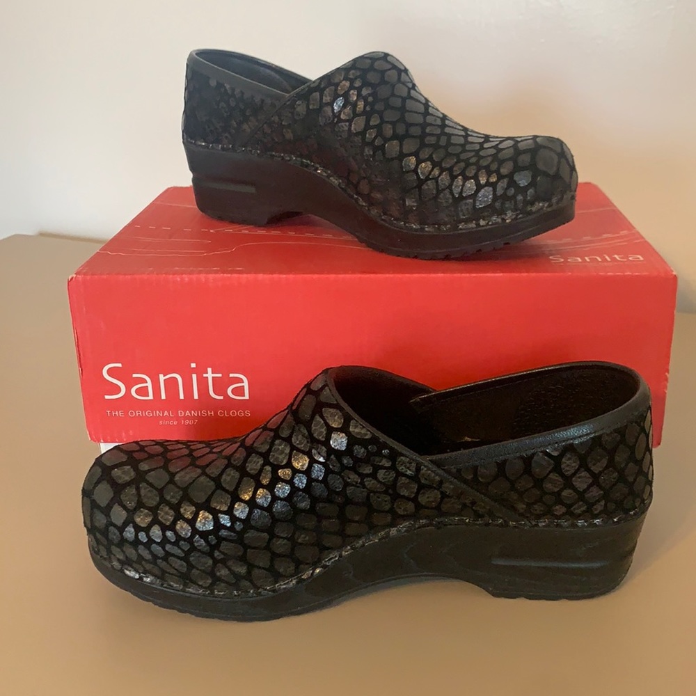 Sanita clogs